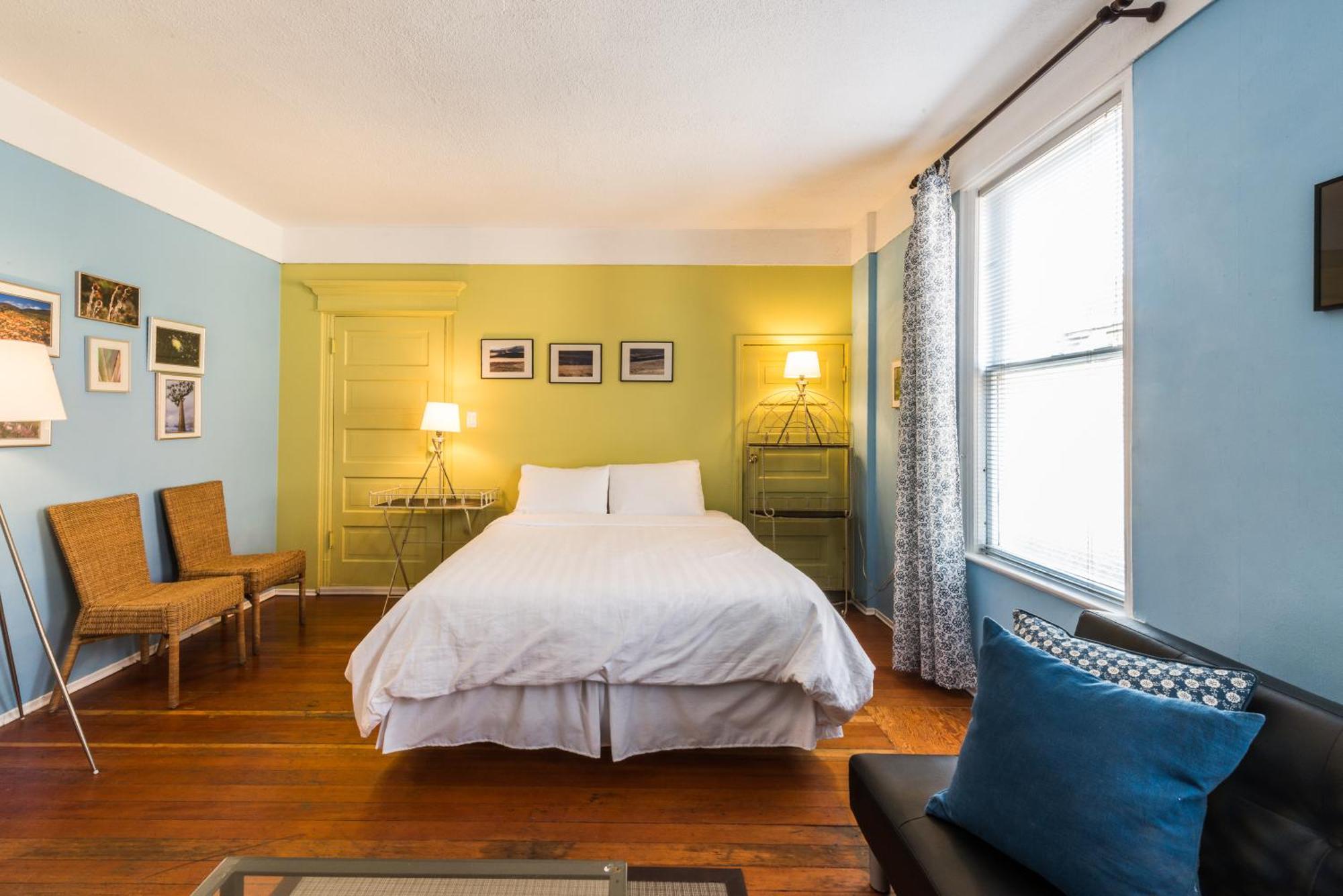 Ocean Island Garden Suites فكتوريا الغرفة الصورة